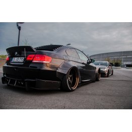 Спойлер на крышку багажника CSL Look на BMW M3 E92